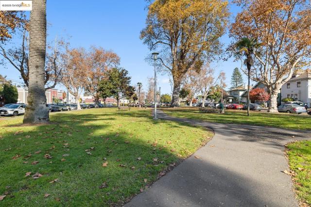 1241 Park Ave, Alameda CA: https://media.crmls.org/mediaz/58f74433-6662-4c4b-ba11-2983b8e85a5c.jpg