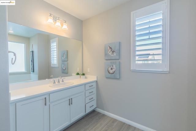 144 Scott Creek Way, Brentwood CA: https://media.crmls.org/mediaz/58f74af5-bda0-4561-87b6-a4127faf5128.jpg