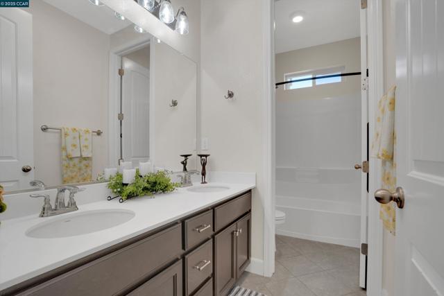 901 Goldfinch Cir, Vacaville CA: https://media.crmls.org/mediaz/58f79a31-8885-4ef4-8f93-eb8ca15b5b61.jpg