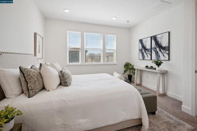 92 Zenith Cmn, Fremont CA: https://media.crmls.org/mediaz/58f79ed7-9bec-450c-a0d1-cd52295fb281.jpg
