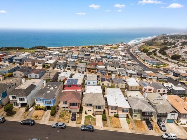32 Crestview Avenue, Daly City CA: https://media.crmls.org/mediaz/58f86489-300f-49f3-a111-900dabed7f21.jpg