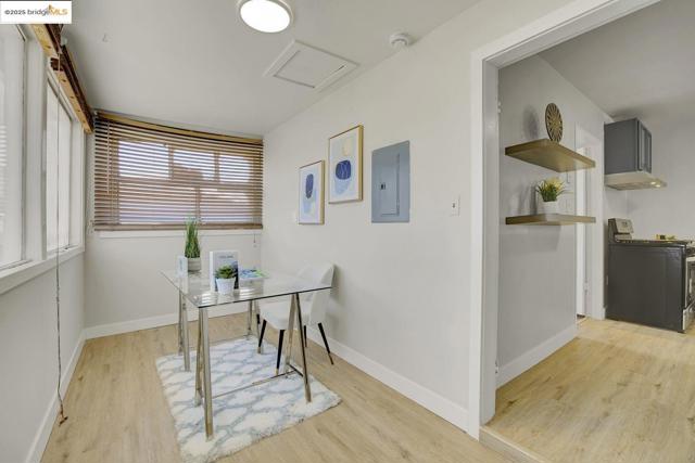 319 S 37Th St, Richmond CA: https://media.crmls.org/mediaz/58f940c1-8a8f-4cc2-a378-e8be1ab27468.jpg