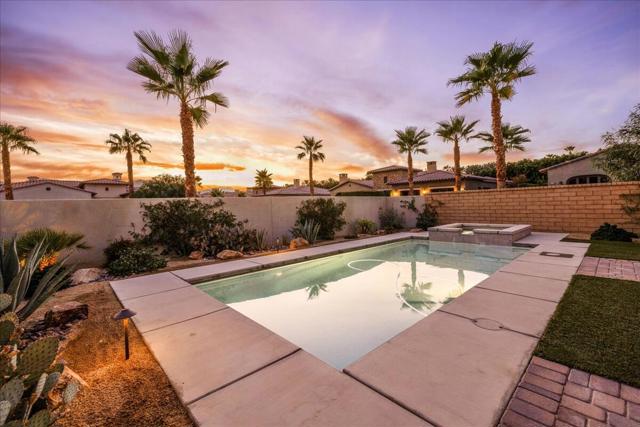 55120 Autumn Valley Court, La Quinta CA: https://media.crmls.org/mediaz/58f9b59a-c075-454d-8fa9-e50549582bb7.jpg