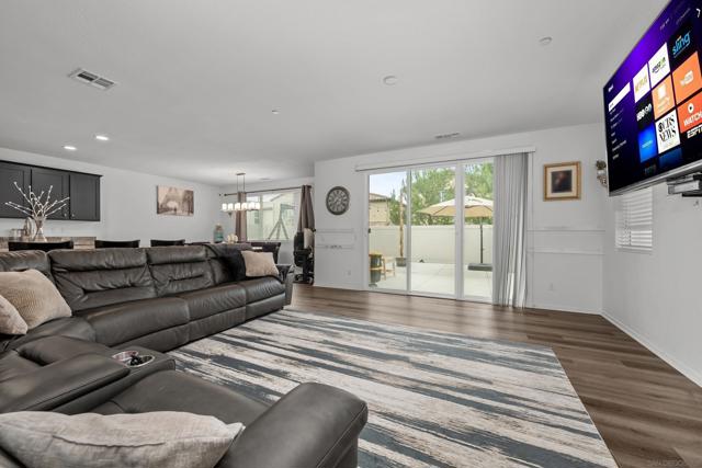 Image 4 of 32 For 38512 Rosegate Pl