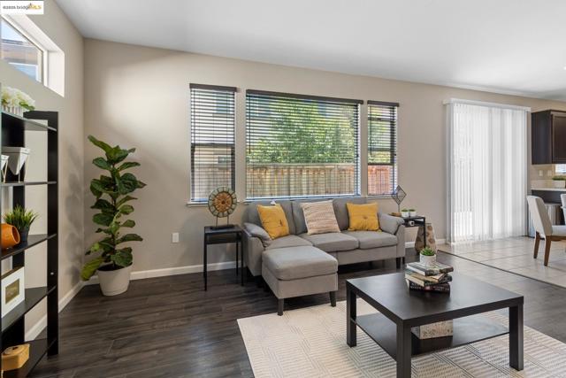2218 Toscana Dr, Pittsburg CA: https://media.crmls.org/mediaz/58fa154f-3a2f-4227-b352-a284e75fe431.jpg