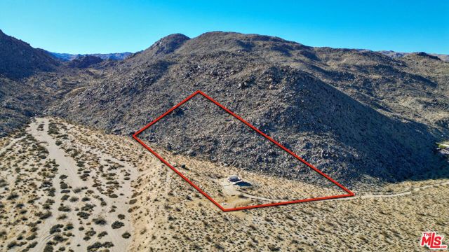 62775 Sullivan Road, Joshua Tree CA: https://media.crmls.org/mediaz/58faa455-5e49-4e7b-8503-8ce553e96503.jpg