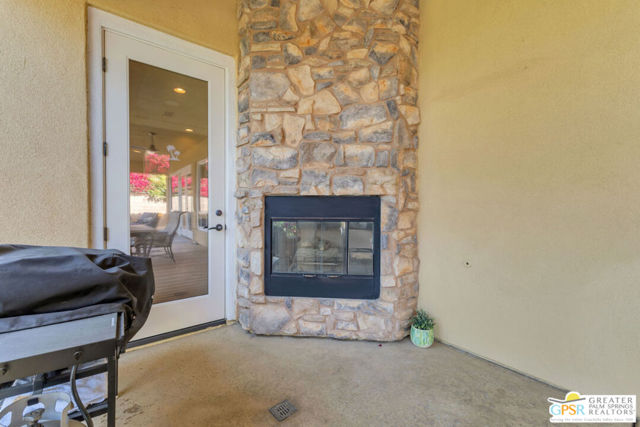 41728 Via Treviso, Palm Desert CA: https://media.crmls.org/mediaz/58fb5668-9421-4eee-bd72-ad72ab29fca4.jpg