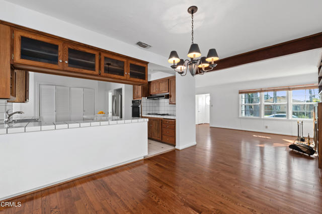 Detail Gallery Image 9 of 35 For 4920 Nagle Ave, Sherman Oaks,  CA 91423 - 3 Beds | 2 Baths