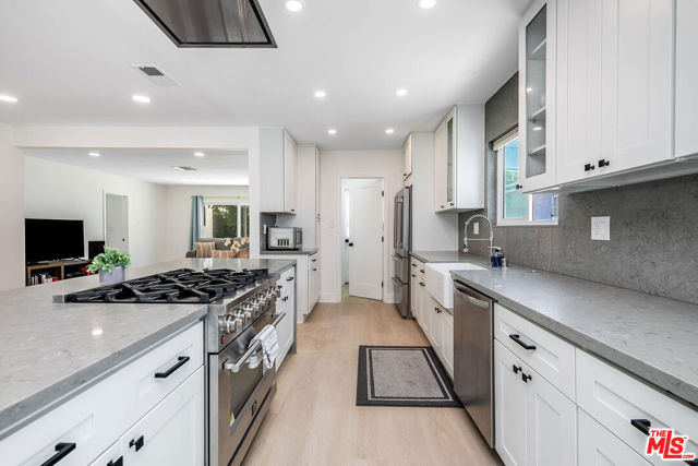 11415 Mcdonald Street, Culver City CA: https://media.crmls.org/mediaz/58fdab61-90e1-4538-9d02-58436d6b0a5f.jpg