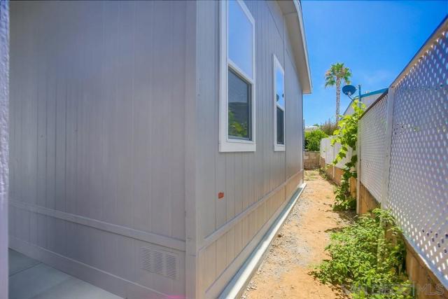 7025 San Bartolo St, Carlsbad CA: https://media.crmls.org/mediaz/58fe3b7c-3505-44ad-b6cd-09f5eb33e178.jpg