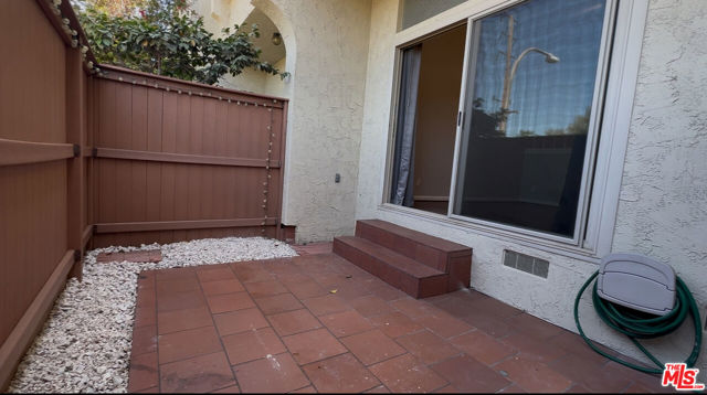 11260 Overland Avenue, Culver City CA: https://media.crmls.org/mediaz/58fefd3c-0018-4b9c-b286-712bb060d019.jpg