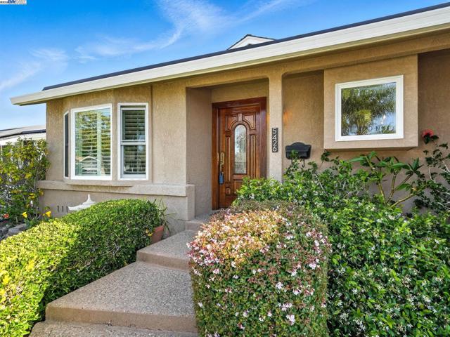 5426 Borgia Rd, Fremont CA: https://media.crmls.org/mediaz/58ff12dc-8611-493b-aef7-06c23f5c4dae.jpg