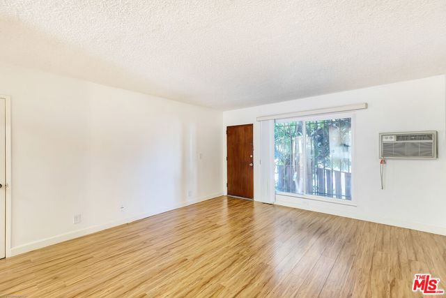 2332 S Beverly Glen Boulevard, Los Angeles CA: https://media.crmls.org/mediaz/58ff1c63-2c90-42c8-aa23-f82f34e5434d.jpg