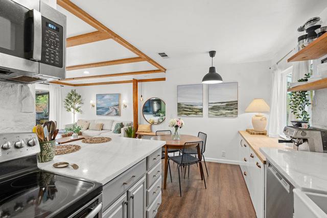 14245 Lora Drive, Los Gatos CA: https://media.crmls.org/mediaz/58ff6e58-55eb-4d94-99fd-e29a9923f1f6.jpg