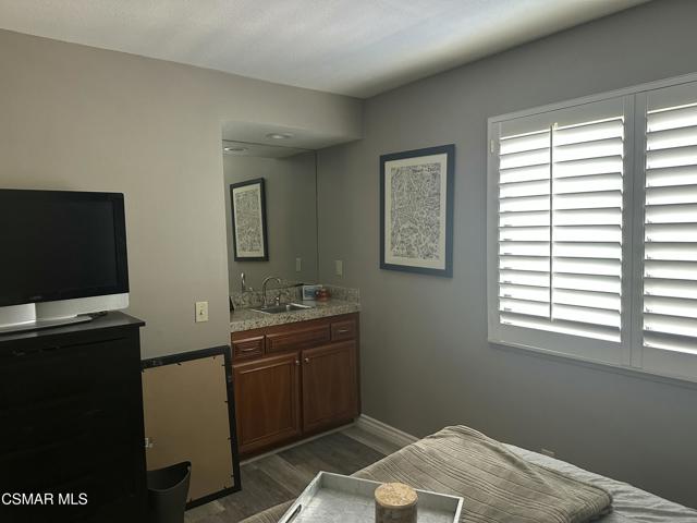 1961 Mccrea Road, Thousand Oaks CA: https://media.crmls.org/mediaz/58ff8d5d-7698-42fb-80d1-552fa7591914.jpg
