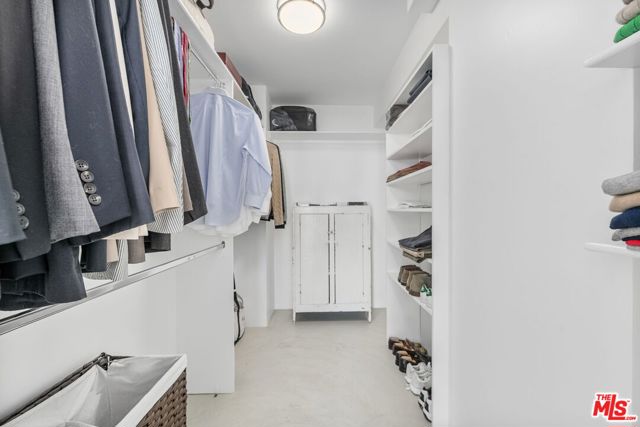 201 Ocean Avenue, Santa Monica CA: https://media.crmls.org/mediaz/58ffbdfd-1628-4cd4-81b5-1faa513b2402.jpg