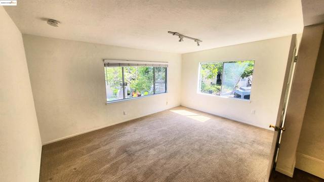 1137 Oakland Avenue, Piedmont CA: https://media.crmls.org/mediaz/58ffed93-057e-44fc-acd6-4026a82c3803.jpg