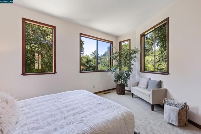 39 Mira Loma Rd, Orinda CA: https://media.crmls.org/mediaz/590058d1-f791-43b5-a24b-e13ff71eb7a9.jpg