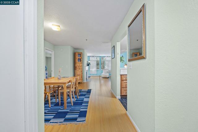 535 Pierce St, Albany CA: https://media.crmls.org/mediaz/5900922c-fd66-4d58-b8a8-220be70b9ef6.jpg