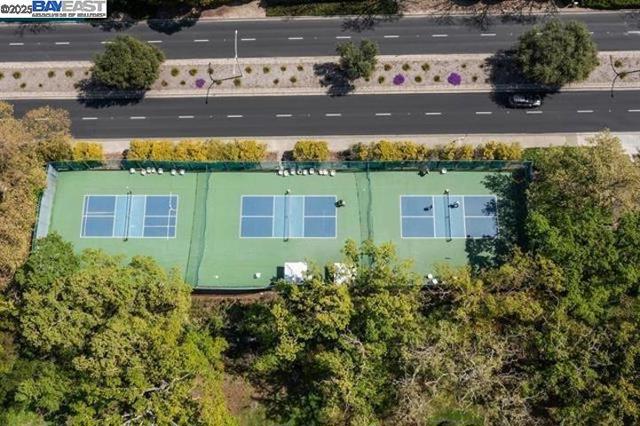 1233 Singingwood Ct, Walnut Creek CA: https://media.crmls.org/mediaz/5901423d-7fb0-47e3-bd02-adf7648c979a.jpg