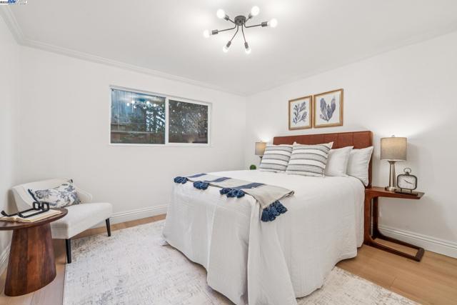 5242 Miles Avenue, Oakland CA: https://media.crmls.org/mediaz/590170f5-308d-488e-bd95-268470165cbe.jpg