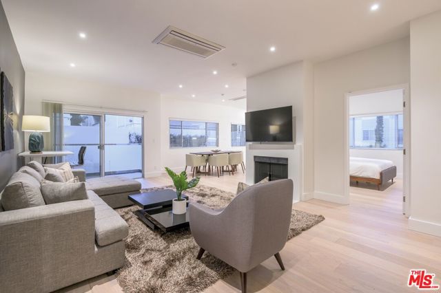 1818 Thayer Avenue, Los Angeles CA: https://media.crmls.org/mediaz/5902f912-84f7-4091-80c2-b1a633e2cb0e.jpg