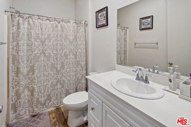 14122 W Willow Lane, Van Nuys CA: https://media.crmls.org/mediaz/5902f9b9-6f42-43d3-bc61-f35ee6ac77f3.jpg