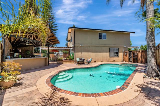 1298 Hersman Drive, Gilroy CA: https://media.crmls.org/mediaz/5903441c-7732-465b-b894-cd3495e442dc.jpg