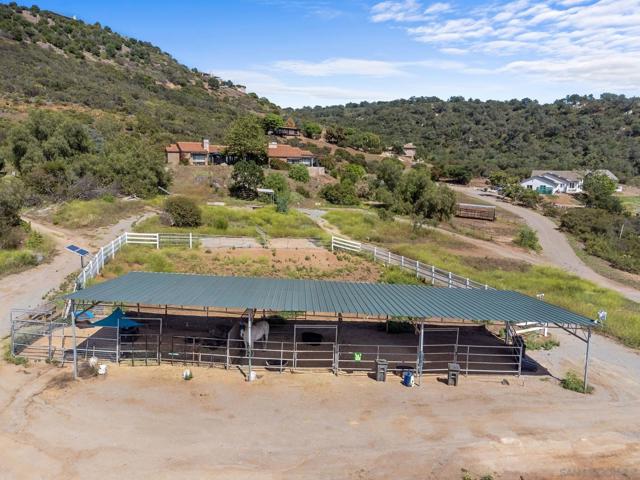 27615 Alps Ln, Escondido CA: https://media.crmls.org/mediaz/590494c2-08ba-4ed7-a9c0-de8dbac355e6.jpg