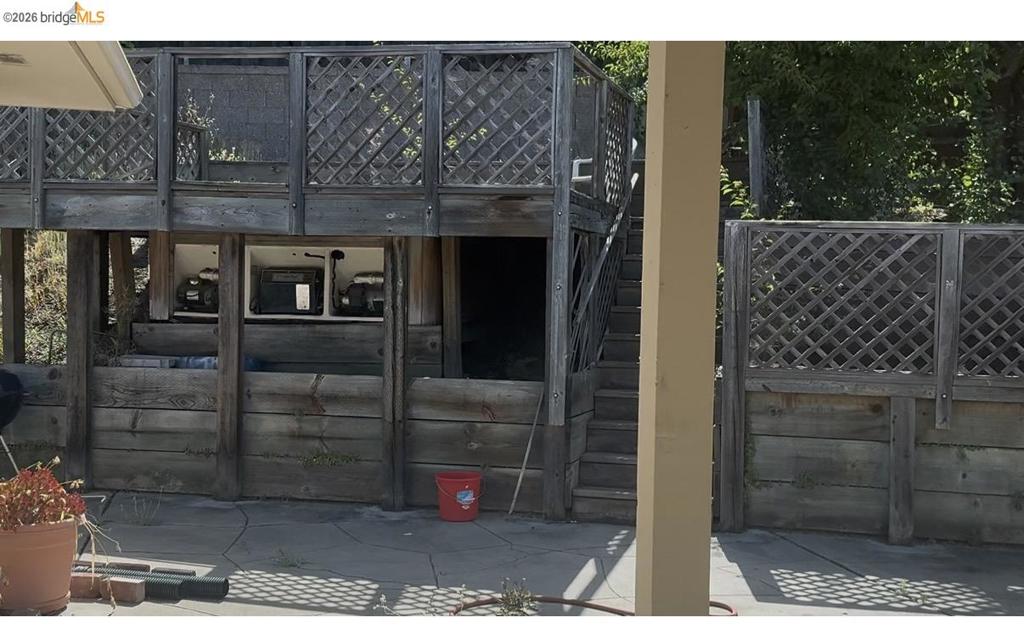 https://media.crmls.org/mediaz/5904c878-a44a-4eb3-ba03-641e99d96935.jpg?preset=X-Large