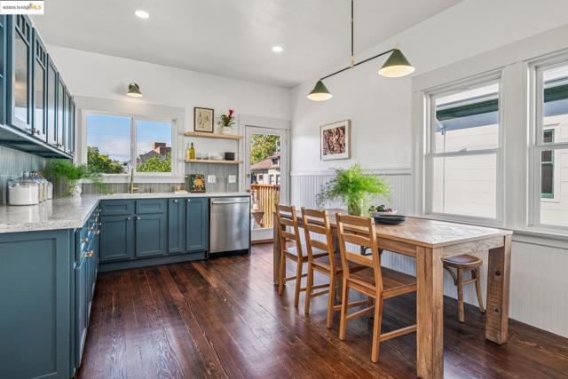 478 43rd St, Oakland CA: https://media.crmls.org/mediaz/59056355-6f1c-4282-a593-21ec39d99d6f.jpg