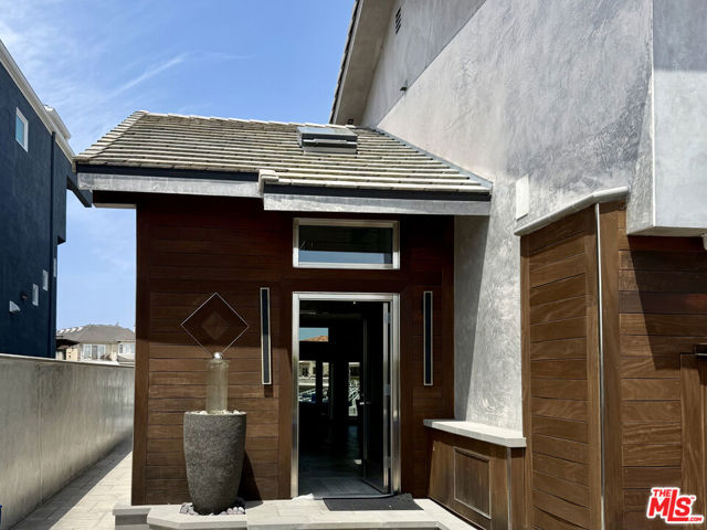 2031 Peninsula Road, Oxnard CA: https://media.crmls.org/mediaz/5905ad15-87e0-48d3-b089-b89b95101dbf.jpg