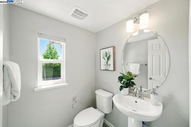 218 Stratus Cmn, Livermore CA: https://media.crmls.org/mediaz/5905b949-c15c-44bf-ae0e-3a8e8d9cff25.jpg