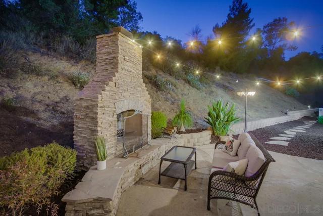 2543 Daisy Ln, Fallbrook CA: https://media.crmls.org/mediaz/59069678-a6a5-4892-bd74-87ac48fac1fb.jpg