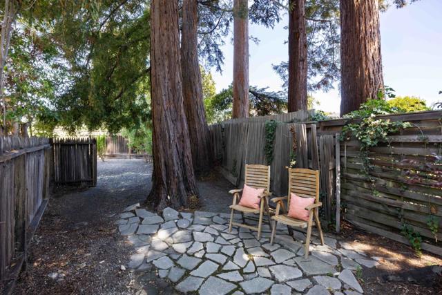 876 Southampton Drive, Palo Alto CA: https://media.crmls.org/mediaz/59078415-d808-4b7e-b8df-24635bb88e4d.jpg