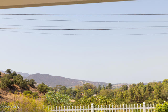 385 Somerset Circle, Thousand Oaks CA: https://media.crmls.org/mediaz/59084575-c80d-45f0-87de-8cbb6e4a903b.jpg