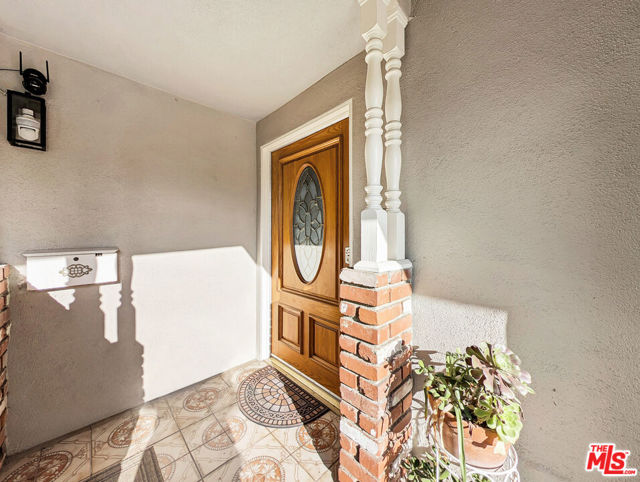 3308 Sparr Boulevard, Glendale CA: https://media.crmls.org/mediaz/5908c36b-6be2-4115-a90f-b1f6866b05de.jpg