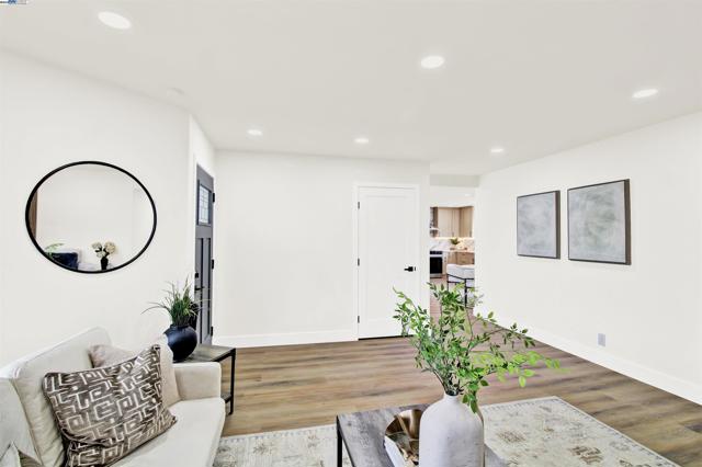 4166 Peregrine Way, Pleasanton CA: https://media.crmls.org/mediaz/590944a5-b2d8-4447-b304-676892d1d236.jpg