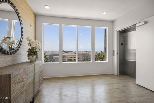2870 Wagon Wheel Road, Oxnard CA: https://media.crmls.org/mediaz/5909ddba-92bd-4bde-b278-caf42851e5b1.jpg
