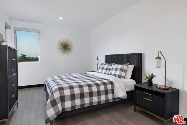 11036 Moorpark Street, Los Angeles CA: https://media.crmls.org/mediaz/5909ee1b-e06b-452e-9b5e-d86dbb6a092f.jpg