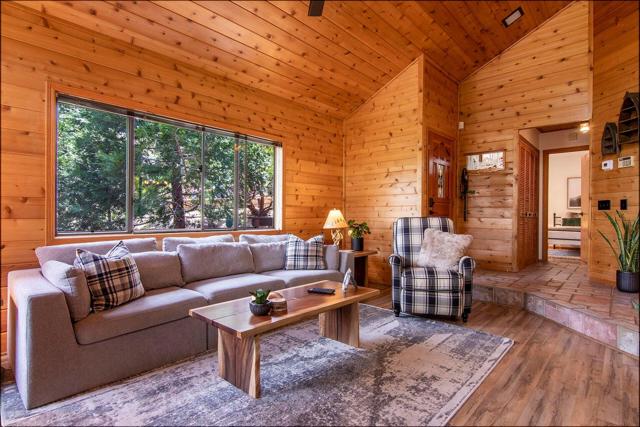 24561 Lakeview Drive, Idyllwild CA: https://media.crmls.org/mediaz/590a0f22-d756-432f-a19c-63113d35b2c5.jpg