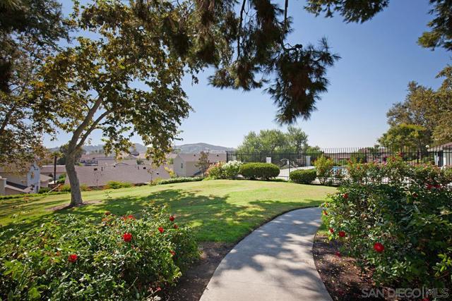 545 Shady Brook Pl, Escondido CA: https://media.crmls.org/mediaz/590a7a48-5162-4339-9114-465a776273ff.jpg