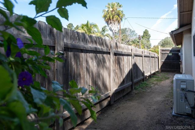 4975 Whipple Way, San Diego CA: https://media.crmls.org/mediaz/590b61b6-2a07-428b-853a-8d890ed86eed.jpg