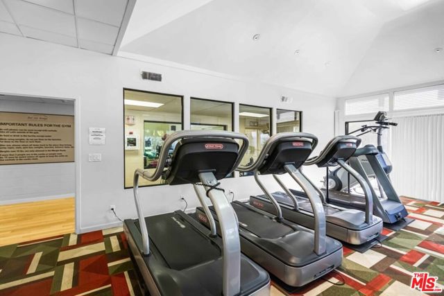 2968 Nicada Drive, Los Angeles CA: https://media.crmls.org/mediaz/590cbcea-86d3-4199-acd7-e2d528a93355.jpg