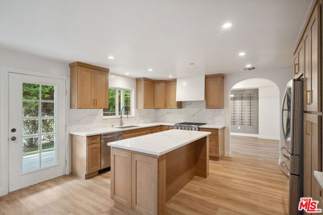 17805 Erwin Street, Encino CA: https://media.crmls.org/mediaz/590d809b-45fc-4344-b418-8c8cdc12bba6.jpg