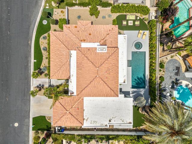 49 Mission Palms E Drive, Rancho Mirage CA: https://media.crmls.org/mediaz/590da91c-8621-4f16-a906-1ab69893bc42.jpg