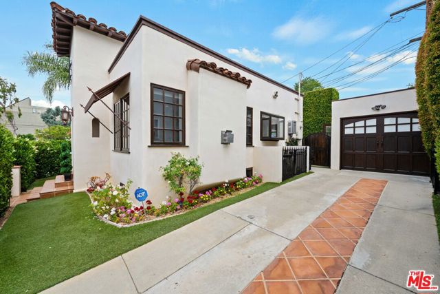 8265 Romaine Street photo 5