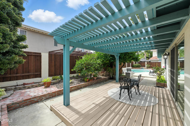 2161 Lathan Avenue, Camarillo CA: https://media.crmls.org/mediaz/590e7cd8-2d11-43a4-a7ce-8c83212520ed.jpg