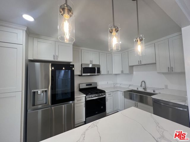 561 N Sweetzer Avenue, West Hollywood CA: https://media.crmls.org/mediaz/590ea26a-270f-497c-83ca-84aea1f033e4.jpg