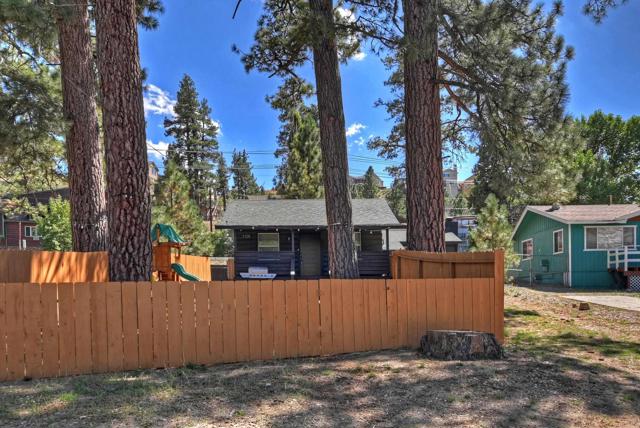 1128 E Country Club Blvd, Big Bear City CA: https://media.crmls.org/mediaz/590ebf1a-2973-4a8e-af54-10d141e2be77.jpg